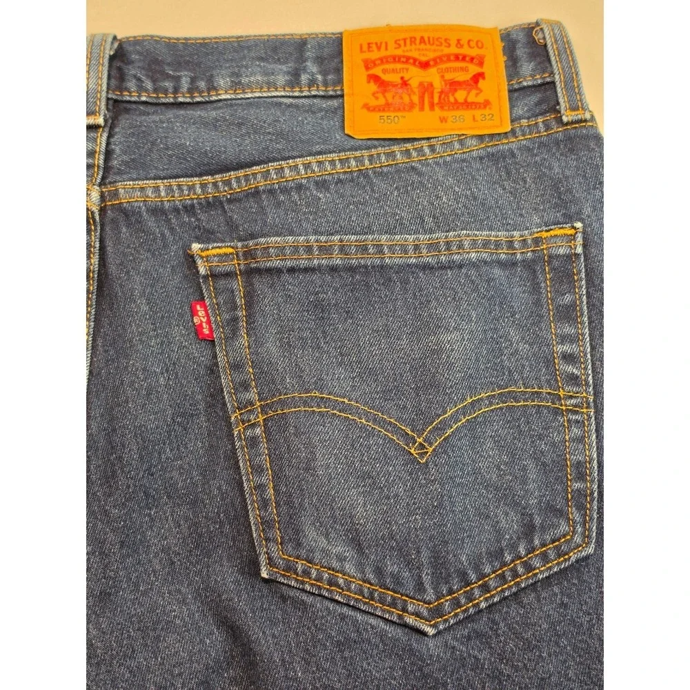 Levis 550 Relaxed Fit Jeans Mens 36x32 Denim Medium Wash WaterLess 00550-4582